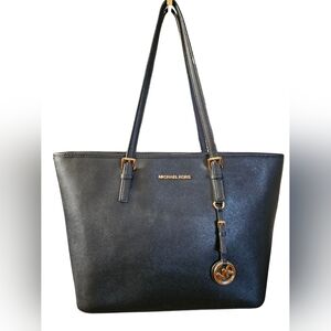 MICHAEL KORS travel medium top zip black tote bag